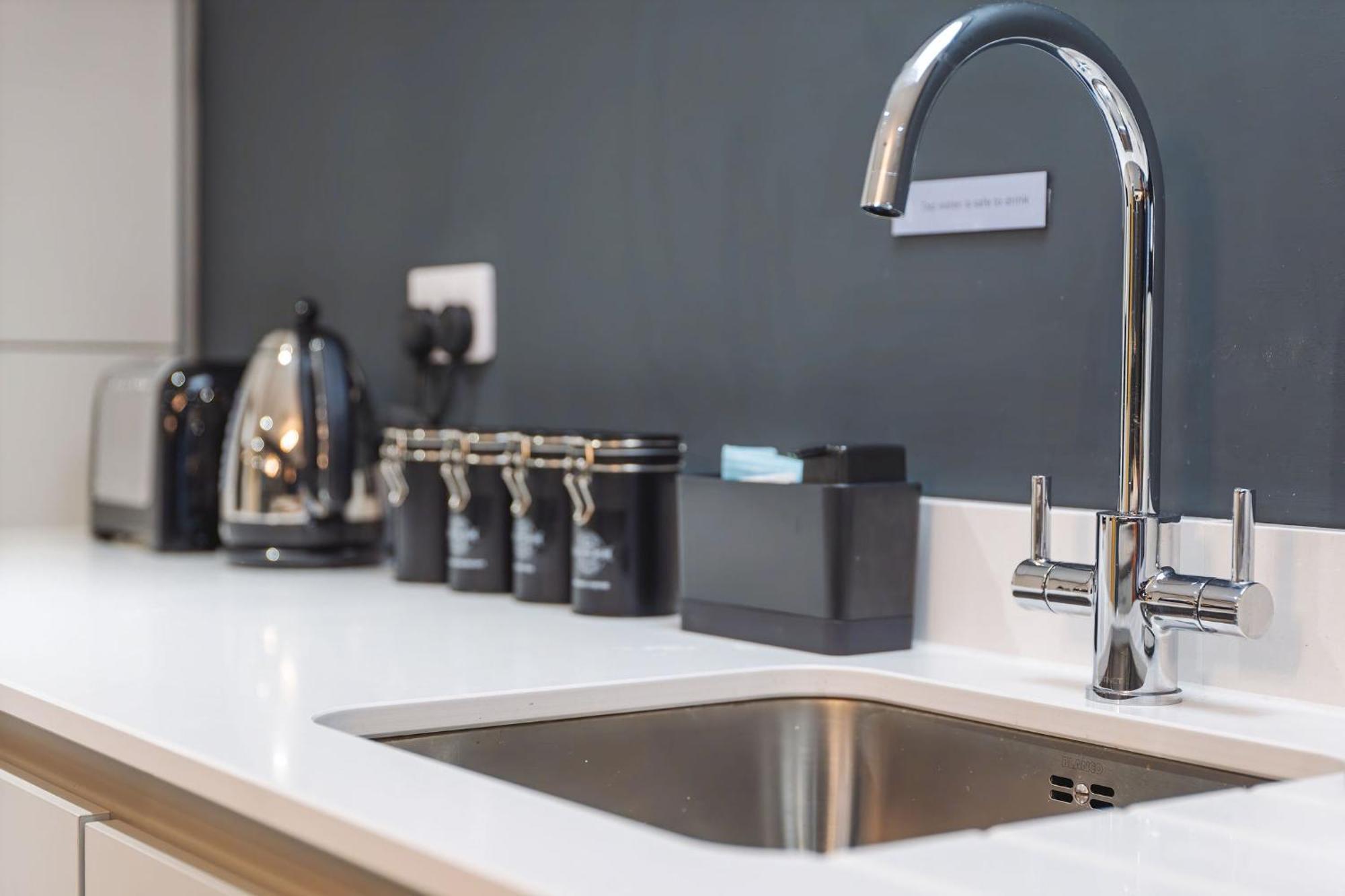 Righ Properties - Luxury West End Artisan Apartment Эдинбург Экстерьер фото